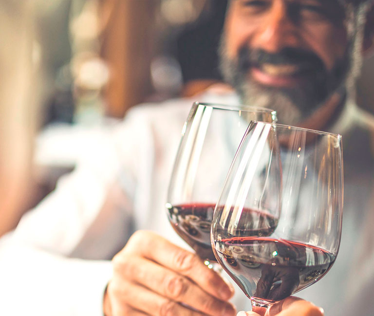 Vida de lujo para personas jubiladas siempre rodeados rodeados de las mejores tiendas y restaurantes